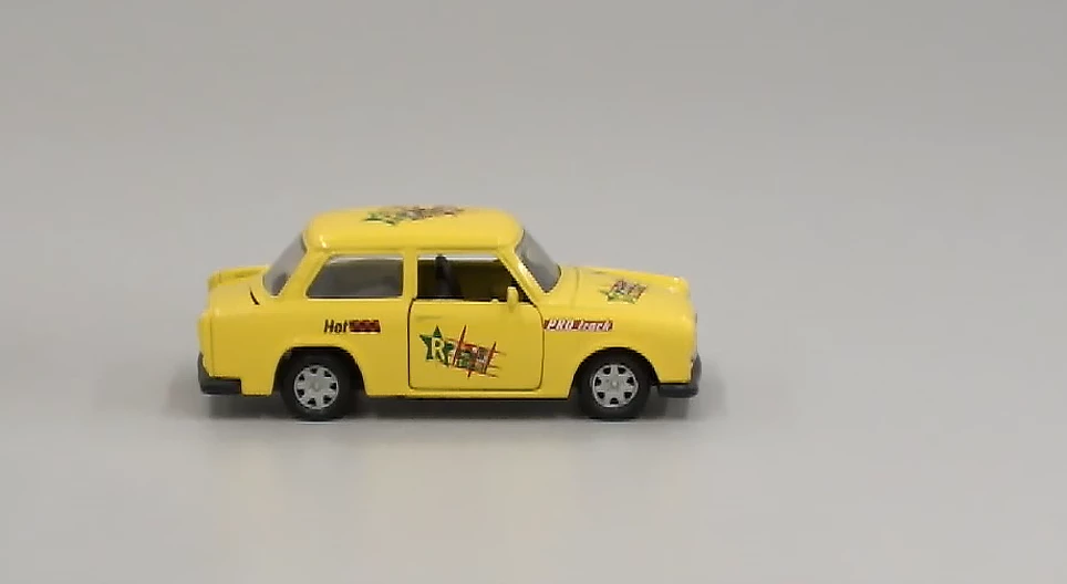 Játékautó gyorsulása