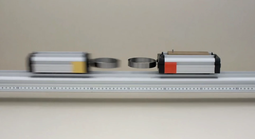 Két különböző tömegű autó rugalmas ütközése II.