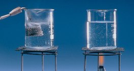 A merülőforraló gyorsabban melegít, mint a borszeszégő