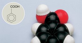 A benzoesav-molekula kalottmodellje