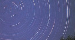 A csillagok látszólagos elmozdulása a Sarkcsillag körül