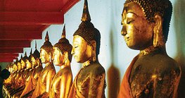 Buddha-szobrok a bangkoki Márványtemplomban