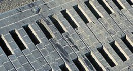 Fésűs csatlakozás egy hídon