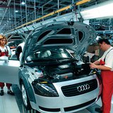 Készül a TT sportkocsi a győri Audiban