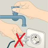 Не прикасайтесь одновременно к электроприбору и заземлённому предмету!