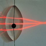 Zrake svjetlosti prolaze kroz ispupčenu leću