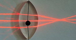 A gyűjtőlencsén áthaladó fénysugarak