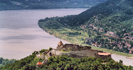 A visegrádi vár és a Duna-kanyar látképe