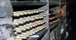 Vina u vinskom podrumu