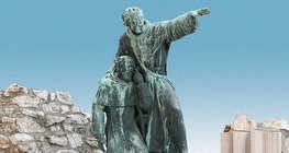 Julianus és Gerhardus barát szobra a budai Várnegyedben 