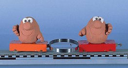 Két test rugalmas szétlökése rugóval