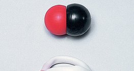 Molekula ugljikovog monoksida prikazana kalotnim i modelom štapića i kuglica