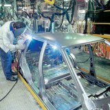 A Suzuki-gyár szerelőcsarnokában