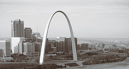 St. Louis látképe a Gateway Arch-csal