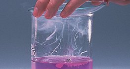 Kálium reakciója fenolftaleinos vízzel