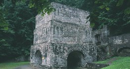 Korabeli vasolvasztó, úgynevezett hámor (Újmassa, 19. sz. eleje)