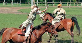 Hagyományőrzők honfoglalás kori viseletben