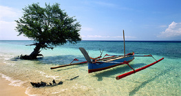 Csónak a tengerparton