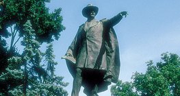 Vásárhelyi Pál szobra Szegeden