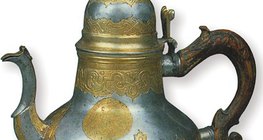 Gazdagon díszített török kanna