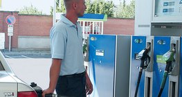 Tankolás egy benzinkúton