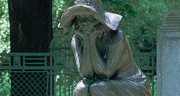 Lapis András: Kalap alatt (bronz, Szeged, 1992)