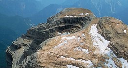 Gyűrt kőzetrétegek