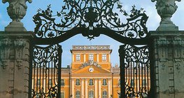 Az Esterházy-kastély kovácsoltvas kapuja (Fertőd)