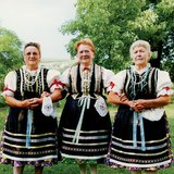 Asszonyok Heves megyei viseletben