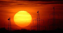 Divovska sunčeva mrlja na zalazećem Suncu