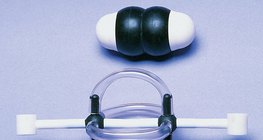 Molekula acetilena prikazana kalotnim i modelom štapića i kuglica