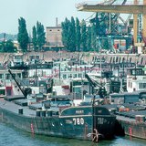 Teherhajók a csepeli szabadkikötőben