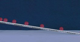 Lejtőn guruló golyó