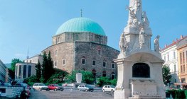 Pécs főtere a Dzsámival