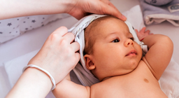 A csecsemő és a kisgyermek öltöztetése