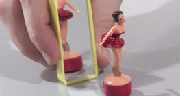 Balerina a tükör előtt