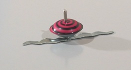 Pörgettyű alatt tekergő kígyó