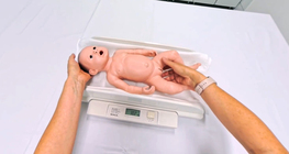 Csecsemő biometriai mérése demonstrációs babán - POV