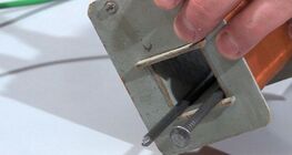 Vasszögek áramjárta tekercsben